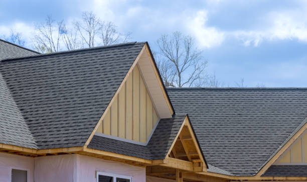 Best Roof Moss and Algae Removal  in Delano, CA